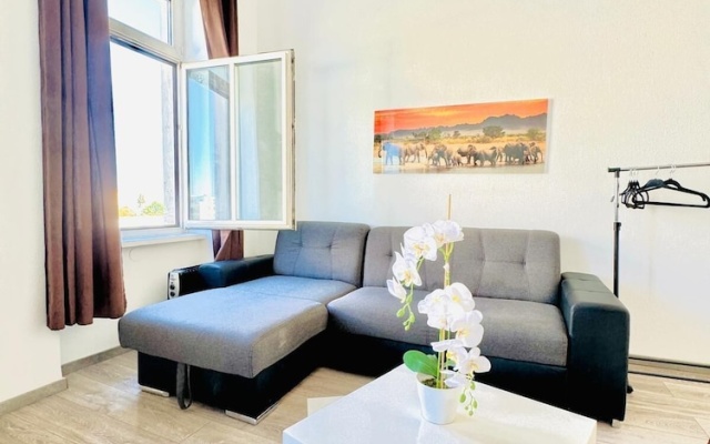 Cozy Studio Apartment Near FAC Platz