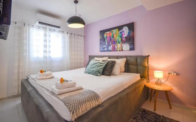 "Stunning 3br Apt  Prime Location  Yalarent"