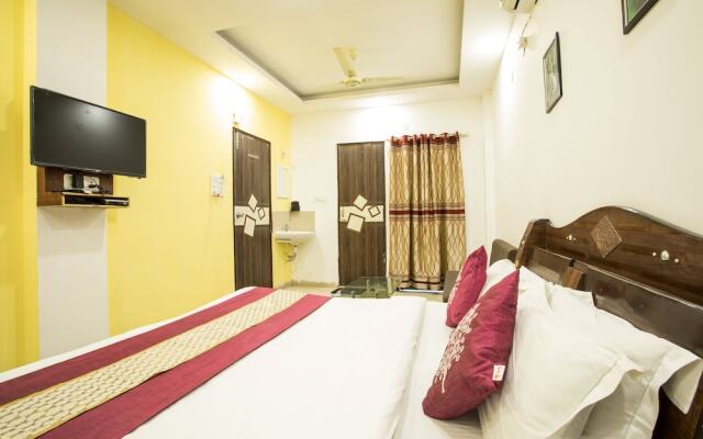 OYO 3205 Hotel New Luxury Royale