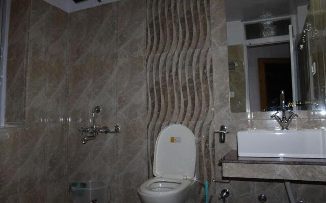 Raku Guest House