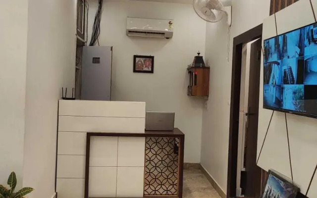 OYO 701490 Hotel Sharma Ji Inn