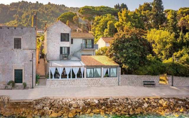 Villa Lola - Four Bedroom Villa With Sea View