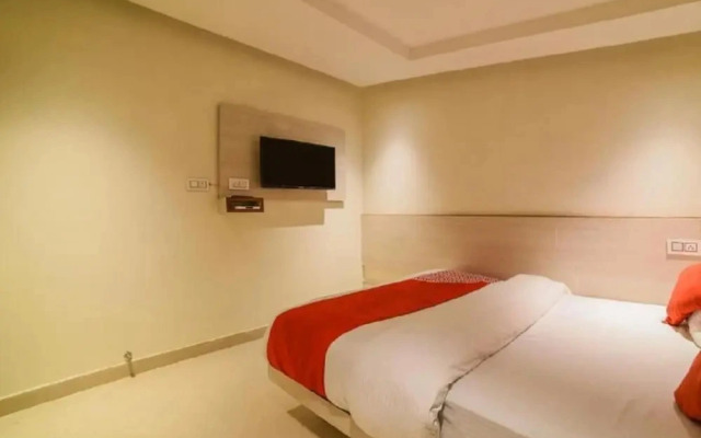 OYO Flagship 40500 Hotel Mid Town