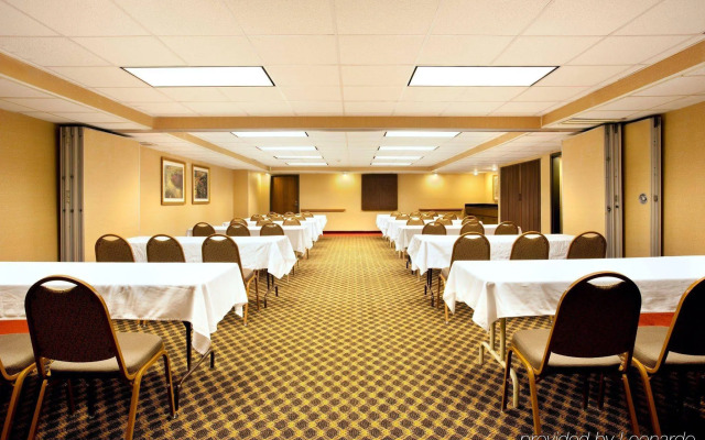 Holiday Inn Express Milwaukee-West Medical Center by IHG