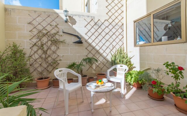 Well Located Townhouse & Courtyard Kalka