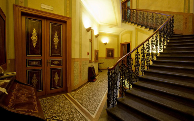 Deminka Palace