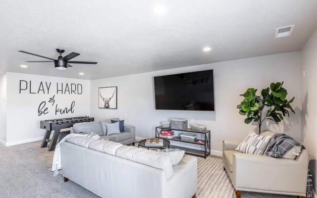 Poolside Escape At The Ledges