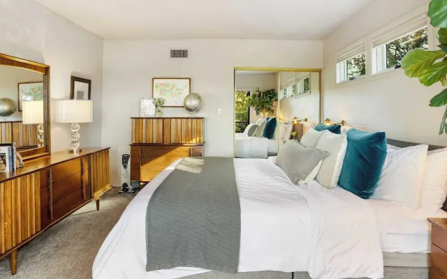 Spanish Revival Charm in Silver Lake w/ Patio, BBQ & Walkable Location Maltman Manor by Avantstay