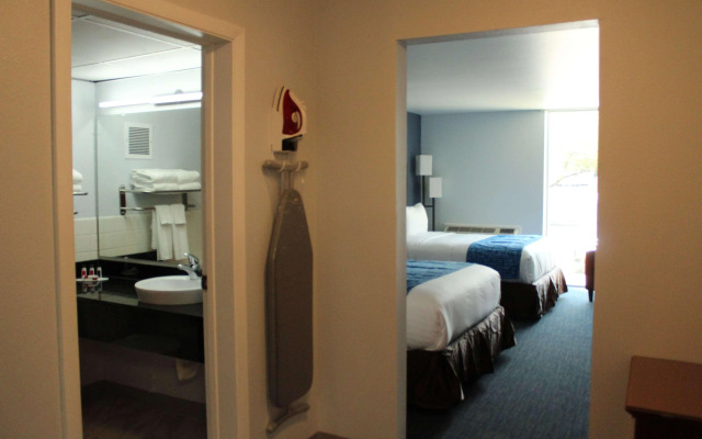 Travelodge by Wyndham Water’s Edge Hotel - Racine