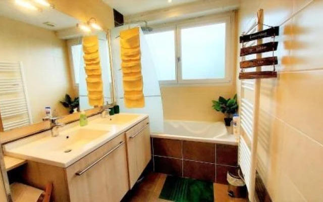 Cosy White, 2 Ch + balcon & parking