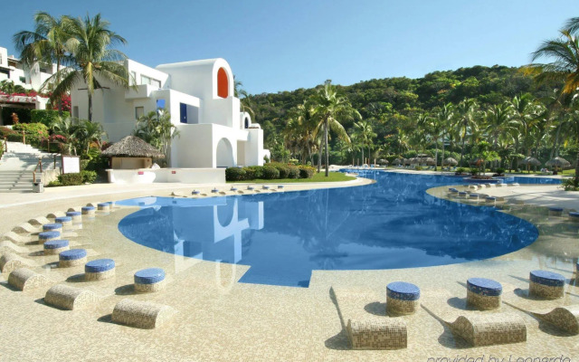 Camino Real Zaashila Huatulco