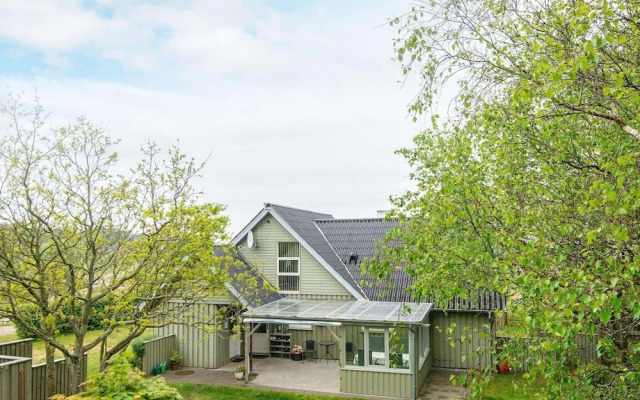 Spacious Holiday Home in Hemmet near Sea