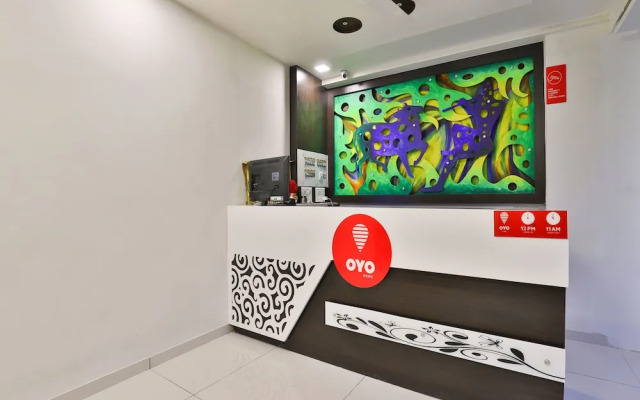 OYO 13033 Hotel Raadhe