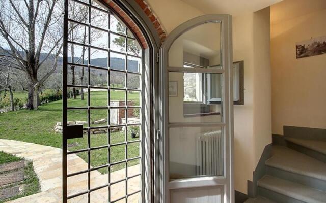 Casaglia 2 · Apartment With Shared Pool