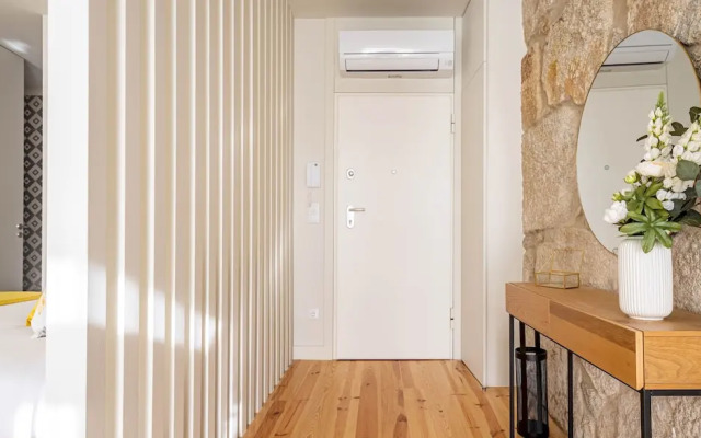 Bonja1 Light-filled Apartment w/ Balcony +AC