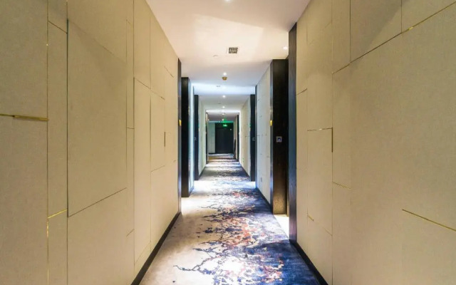 Western Royal Palace Hotel