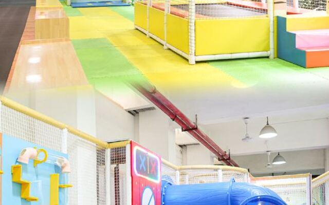 Xinyinzhan Hot Spring Holiday Resort