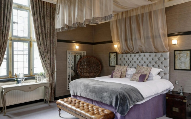 Falcon Manor Hotel