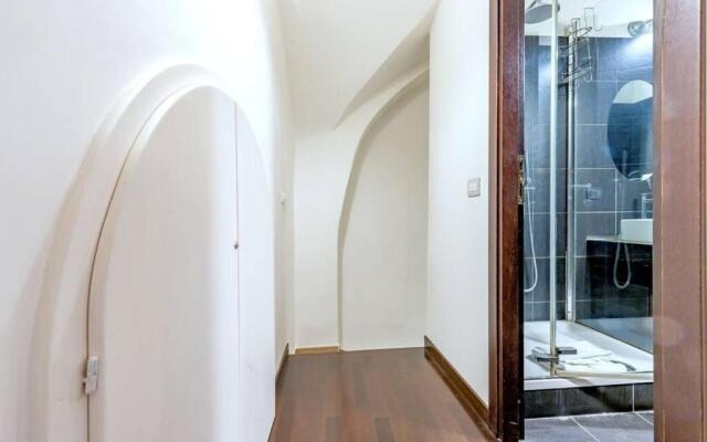 Lovely Apartment Ground Floor Colosseo up 4 Prs !