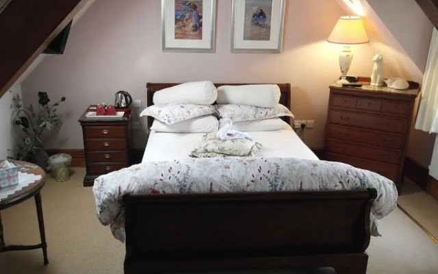Little Red Rooster Rest and Spa
