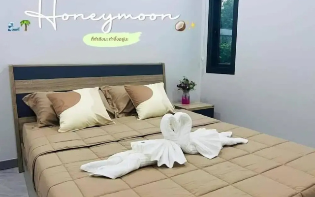 Songmee Pool Villa Nikompattana