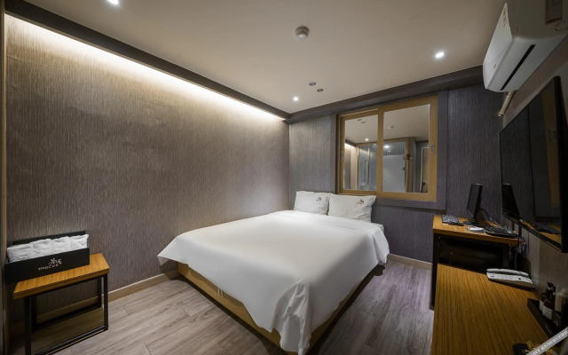 Busan Suyeong Hotel River