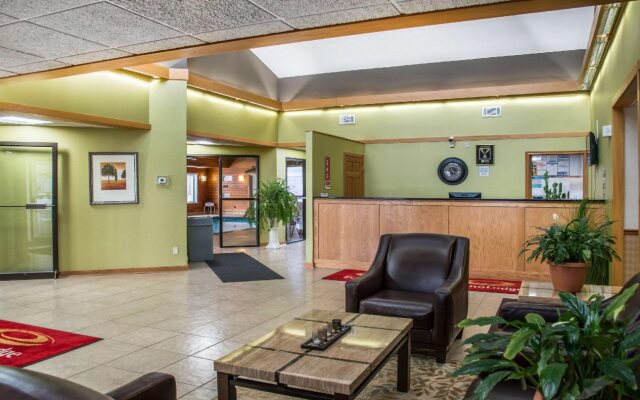 Coratel Inn & Suites By Jasper River Falls
