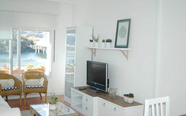 Apartment with 2 Bedrooms in Pontevedra, with Wonderful Sea View And Wifi - 4 Km From the Beach