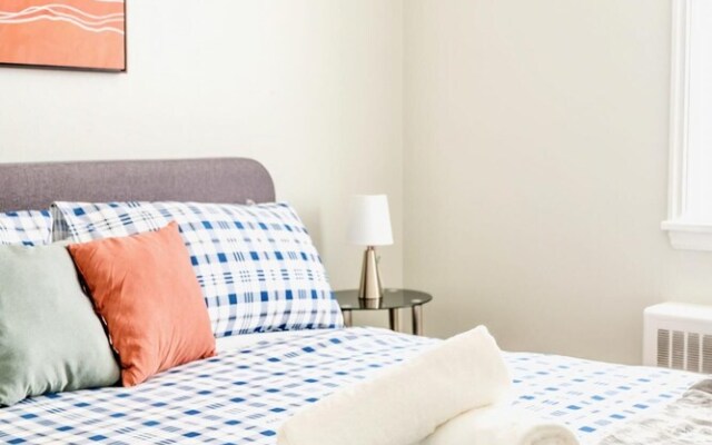 1BR Apt w King Bed Netflix - Close to Downtown
