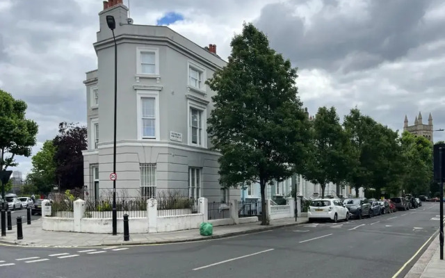 The Westbourne Park Place - Elegant 3bdr Flat