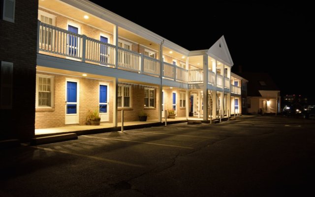 Cape Cod Harbor House Inn