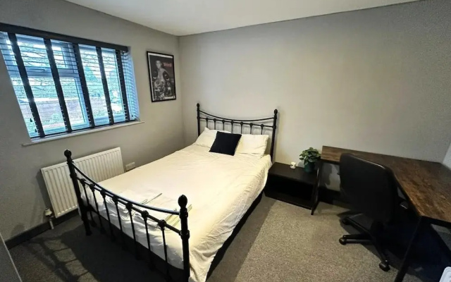 Leamington Spa-3 Bed-garden-pets-parking