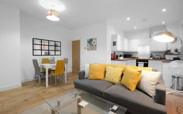 Eastons 1 Bedroom Apt. with Sofa Bed