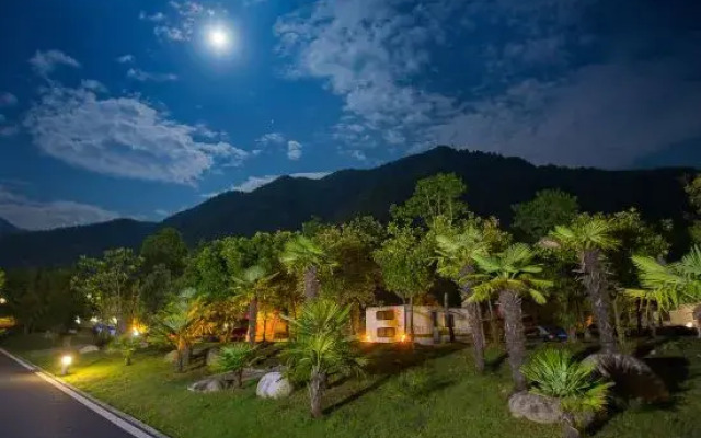 To Journey Huangshan Camping
