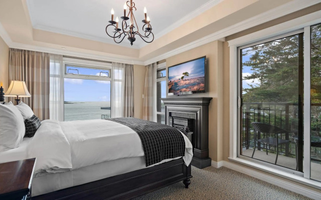 Oak Bay Beach Hotel