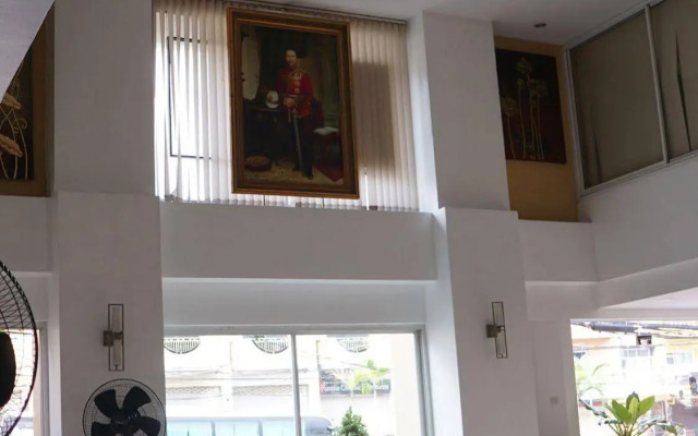 Naris Art Hotel