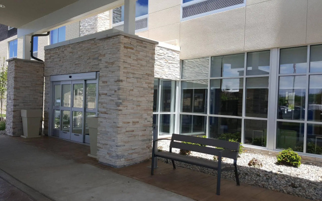 Holiday Inn Express & Suites Toledo West by IHG