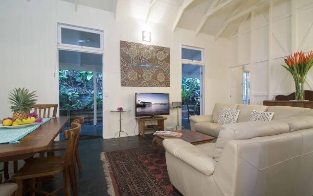 Port Douglas Cottage and Lodge – Guest Rooms – Port Douglas