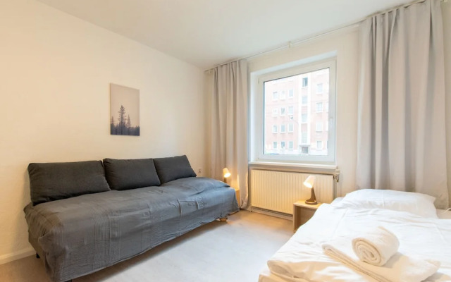 Comfortable Large Center Apartment