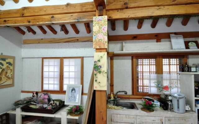Gallery Jin Hanok Guesthouse