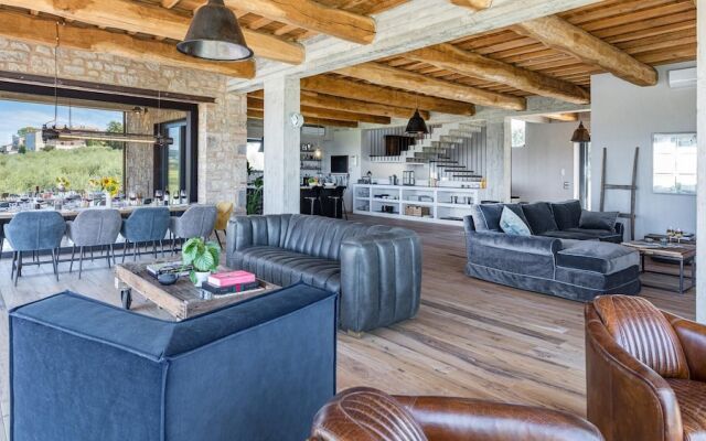 Casale the Place 6 4 Emma Villas