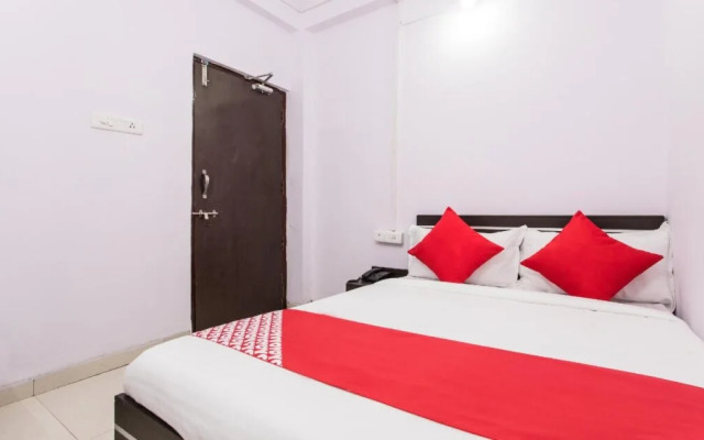 OYO 19316 Hotel Mahati