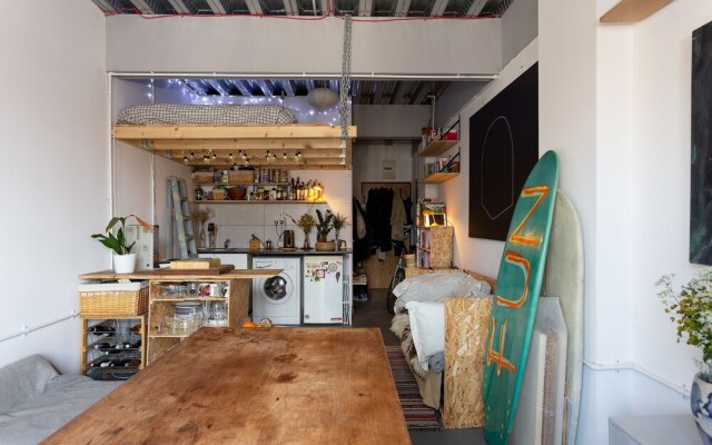 Studio Flat Along The Canal In Hackney