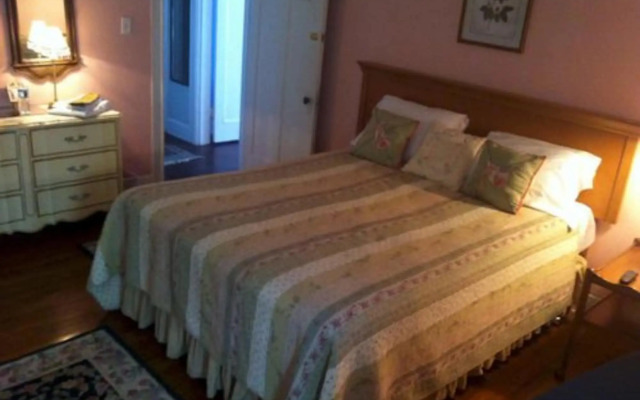 Six Acres Bed & Breakfast