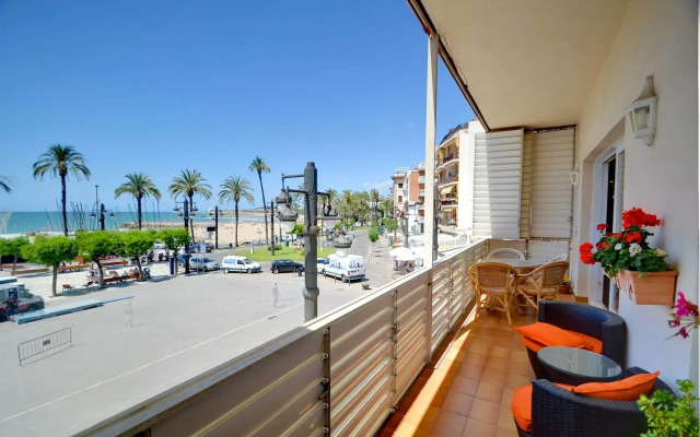 La Marina Sea Front Apartment by Hello Apartments Sitges