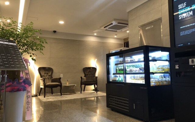 Continew Hotel