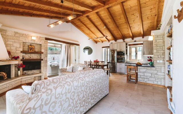 Aristea - 2 BR Villa Surrounded by Olive Groves
