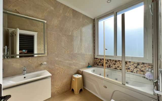 Luxury 7-bed Villa With Pool and Jacuzzi, Fethiye
