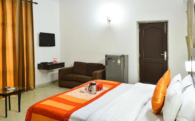 Hotel Jashn Inn near Apollo Hospital