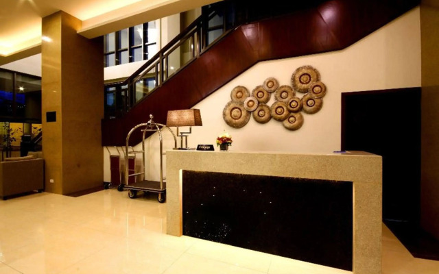 Mandarin Plaza Hotel